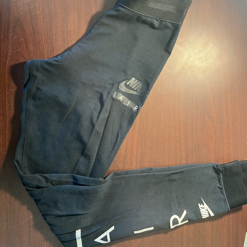 Black Nike leggings
